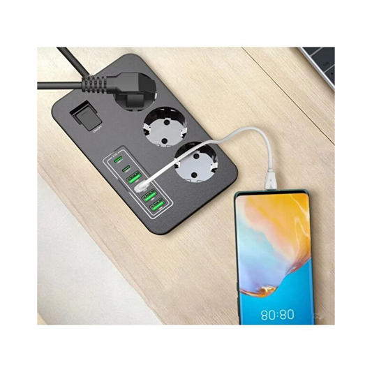 Smmayling akım korumalı 3’lü priz, 6 USB portu ve çocuk koruma özellikleriyle elektrik prizi görüntüsü
