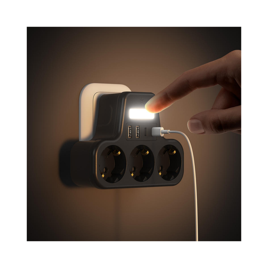 Smmayling duvar tipi akım korumalı LED priz, USB ve Type-C portlarıyla elektrik koruma özelliği gösteriyor.